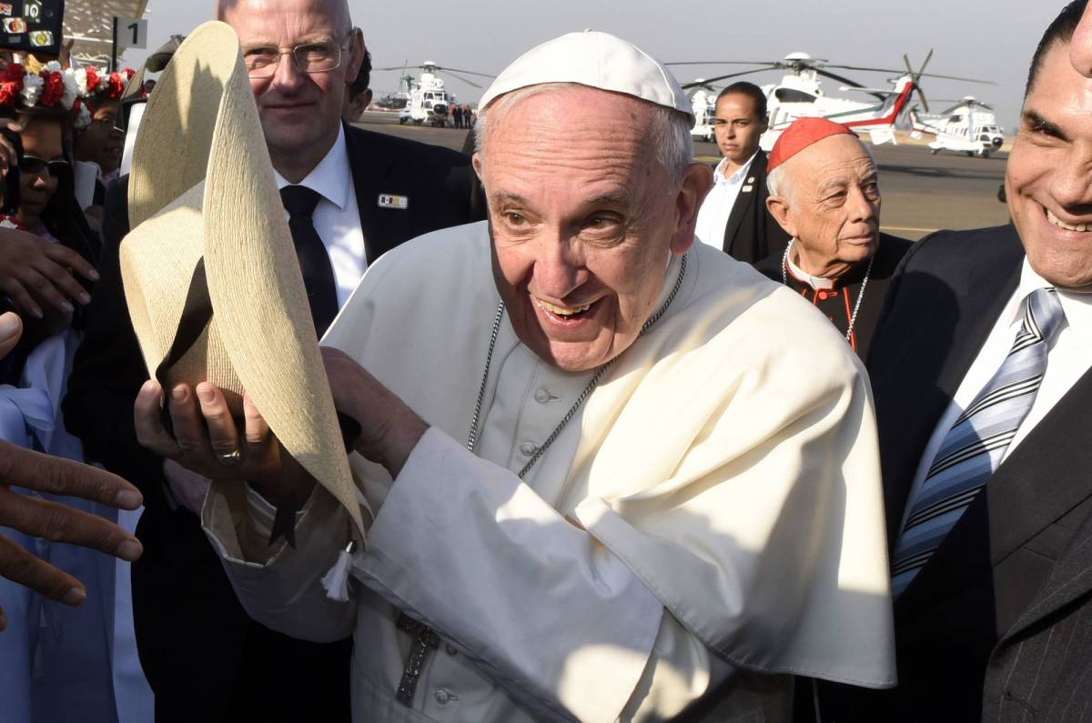 Papa Francesco: "Normale che Wojtyla avesse amicizie femminili"