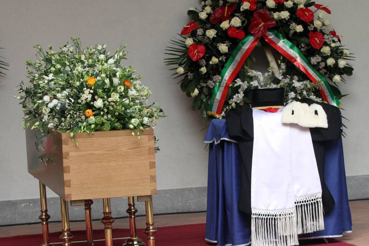 Umberto Eco, funerale laico al Castello sforzesco di Milano