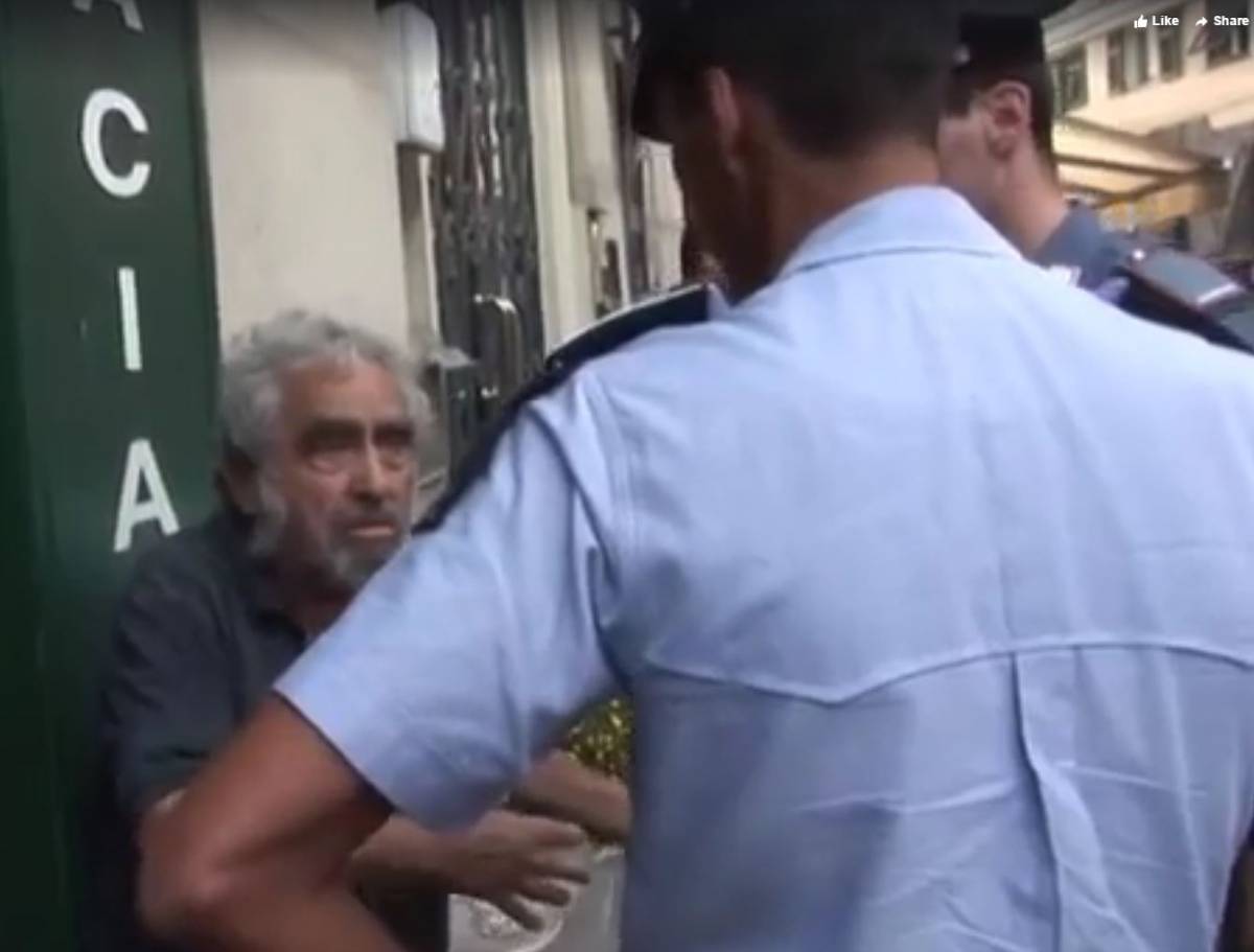 Anziano di 81 anni protesta per una multa. Il giudice lo manda in galera