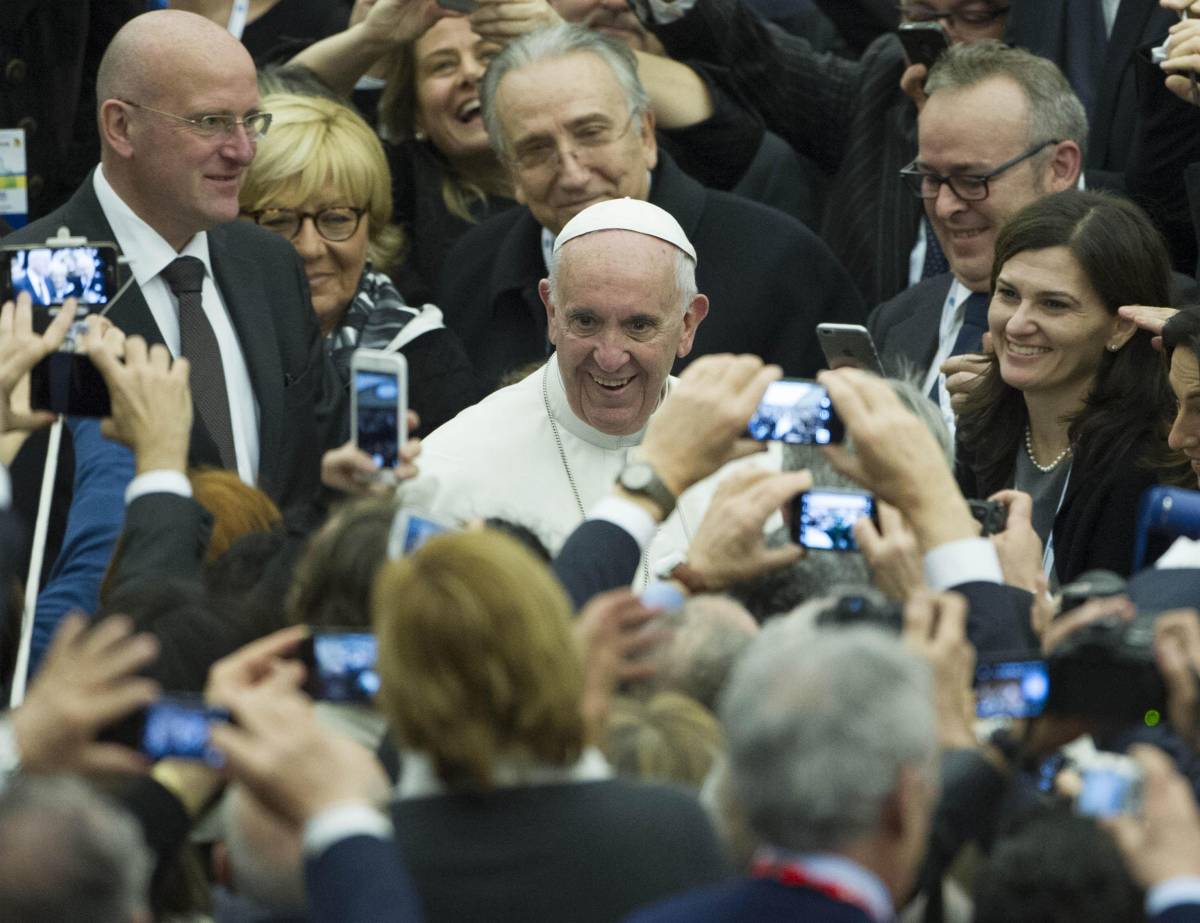 Papa Francesco agli imprenditori: "Troppi giovani prigionieri della precarietà"