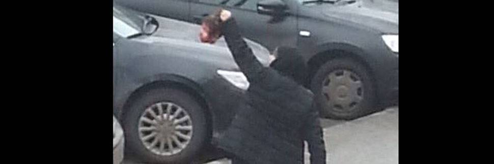 Mosca, urla "Allah Akbar" e mostra testa mozzata
