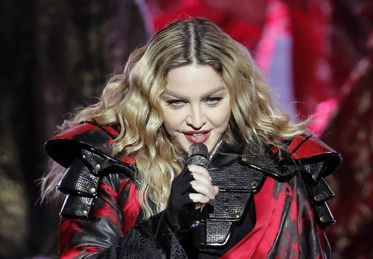Suore sexy e croci: cattolici contro Madonna