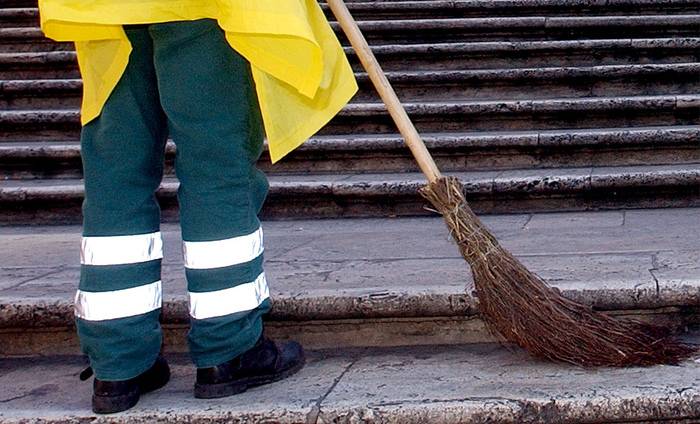 Fassino spedisce gli immigrati a pulire le strade di Torino