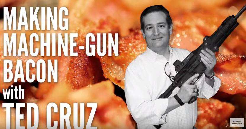 Cruz cuoce il bacon usando un fucile automatico