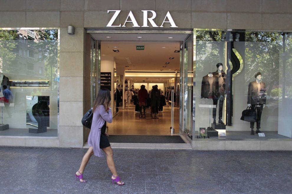Trova un topo cucito nel vestito di Zara. La ragazza fa causa all'azienda