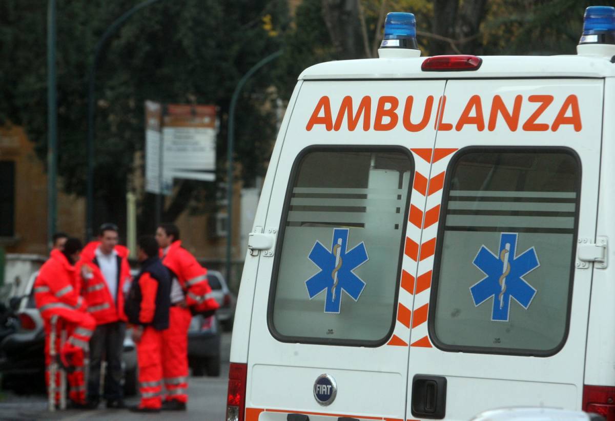 Roma, usavano l'ambulanza per trasportare la droga