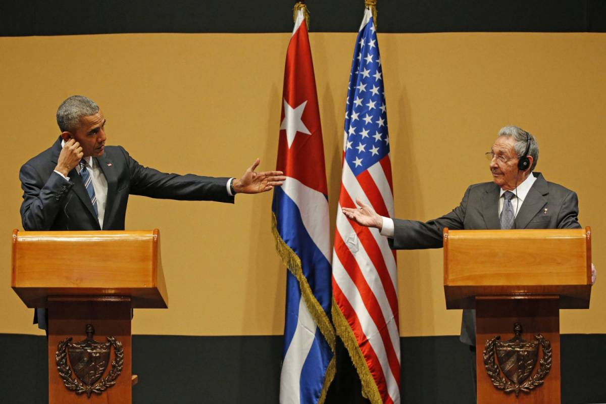 Obama riscrive la storia e abbraccia Cuba e Castro