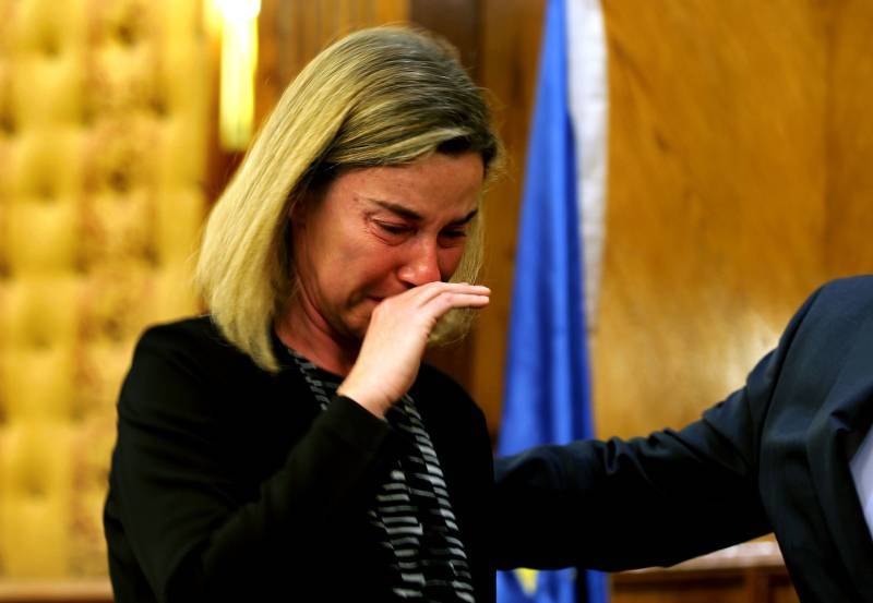 Meloni: "Mi vergogno della Mogherini che piange. Simbolo dell'Europa debole"