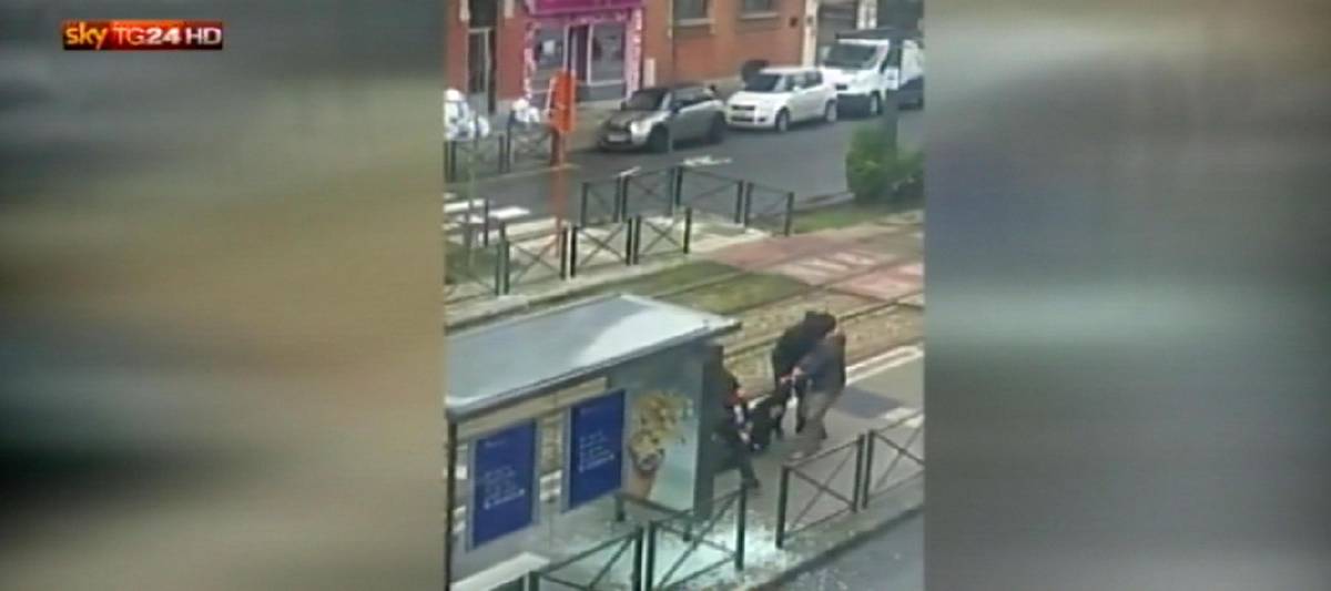 Bruxelles, blitz antiterrorismo con esplosioni: arrestato un uomo