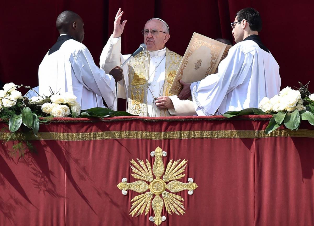 Papa Francesco prega per le vittime del terrorismo: "Non sprofondiamo negli abissi dell'odio