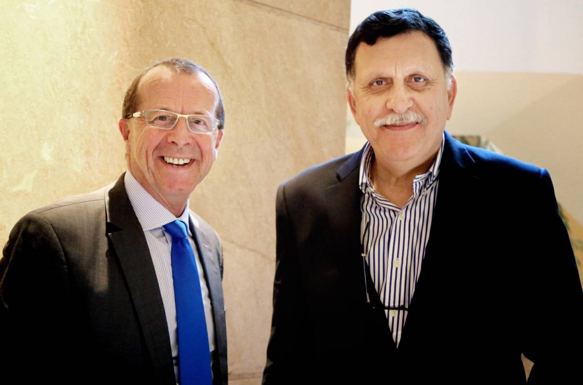 Il premier Fayez Serraj con l'inviato dell'Onu per la Libia Martin Kobler