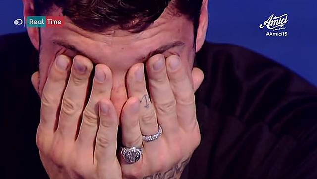 Stefano De Martino in lacrime ad "Amici"