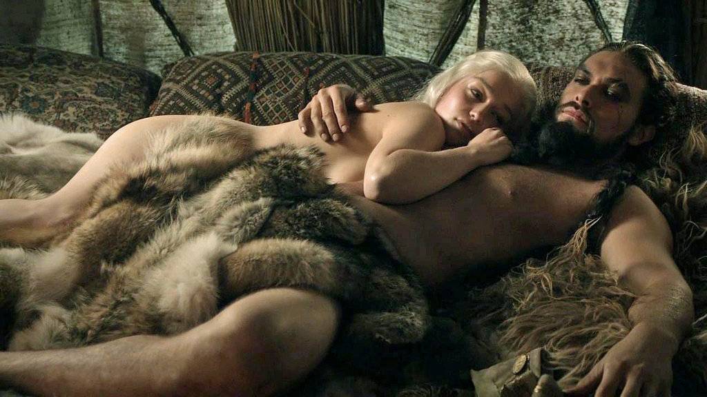 Emilia Clarke: "Voglio più maschi nudi in Game Of Thrones"