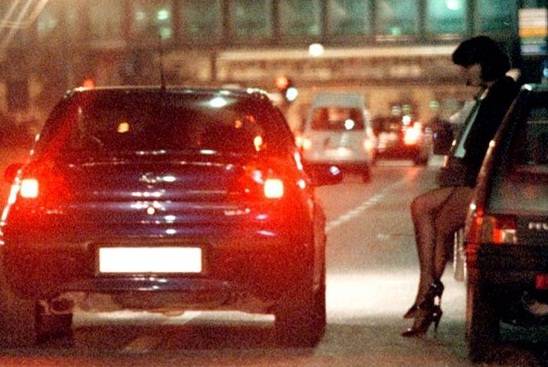 Francia, pugno di ferro contro i clienti delle prostitute: 3500 euro di multa