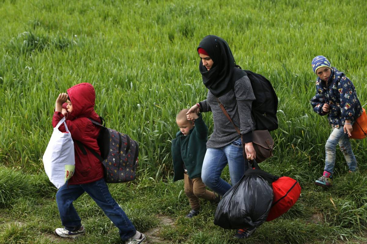 Gentiloni: "Diamo diritto d'asilo anche ai profughi climatici"