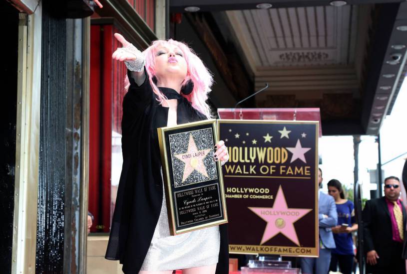 Cyndi Lauper conquista la stella sulla Walk of Fame