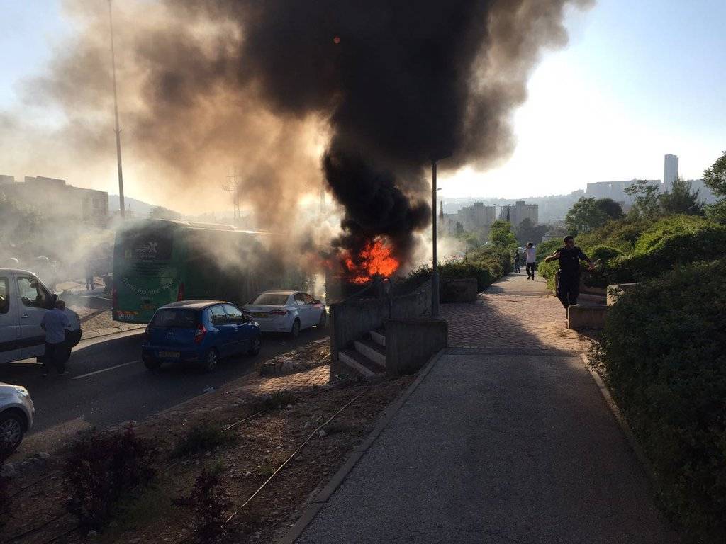 Gerusalemme, bomba sul bus Israele: "Puniremo i colpevoli"
