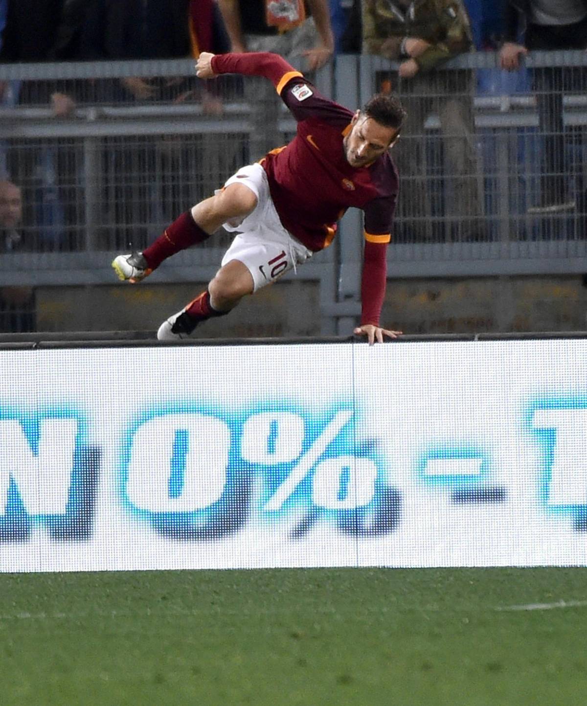 Serie A, favola Totti: stende Toro nel finale e salva Roma
