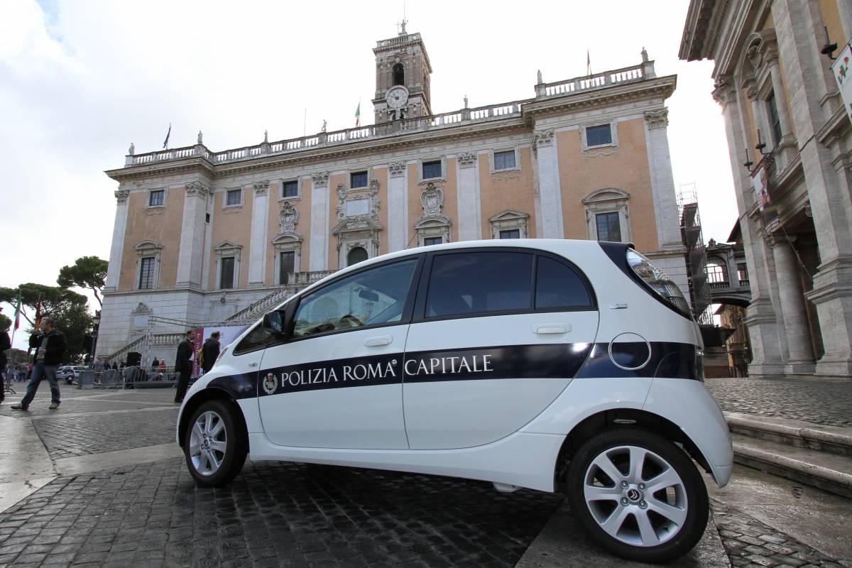 Polemiche a Roma per la "presa in giro" della Polizia locale