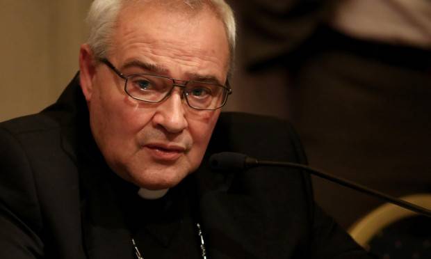 Monsignor Negri: "Basta! Non ci sono solo i migranti. Snobbati gli italiani poveri"