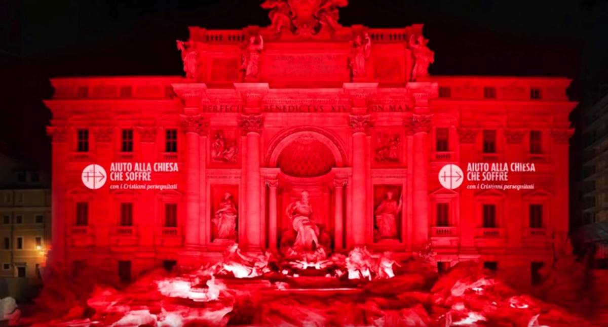 La Fontana di Trevi colorata di rosso dal "sangue" dei cristiani perseguitati