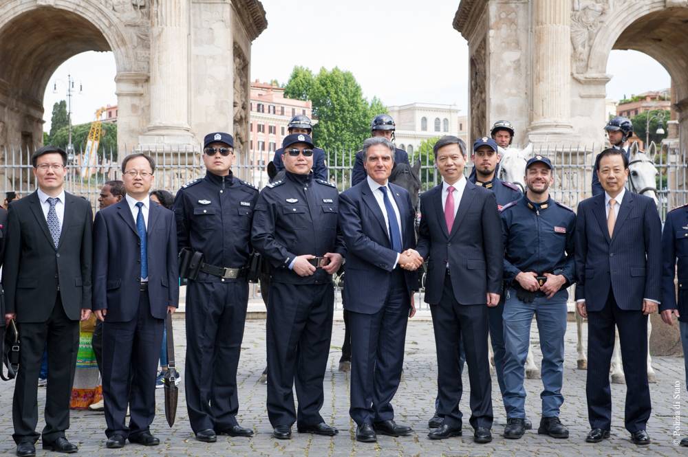 Se anche la Polizia in Italia è cinese