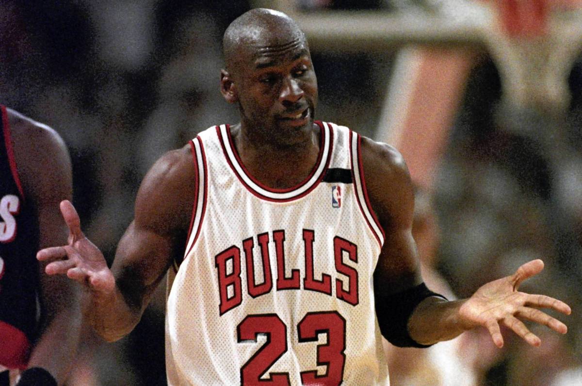 Basket, scarpe di Michael Jordan vinte all'asta per 170 mila euro