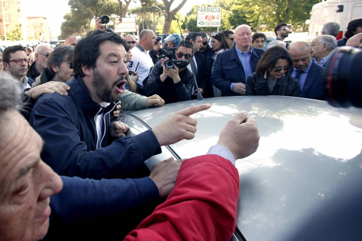 Roma, antagonista attacca Salvini: "Ti spacco la faccia"