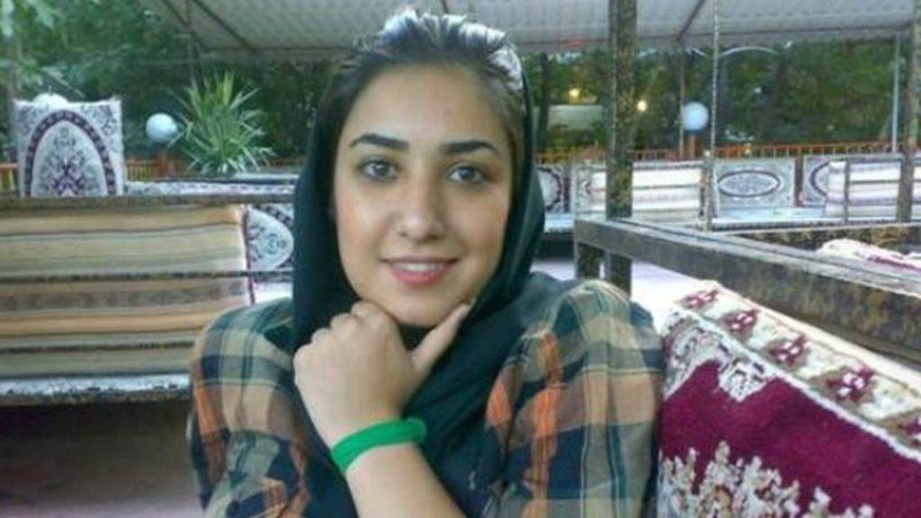 In carcere per caricature dei politici. Liberata in Iran Atena Farghadani
