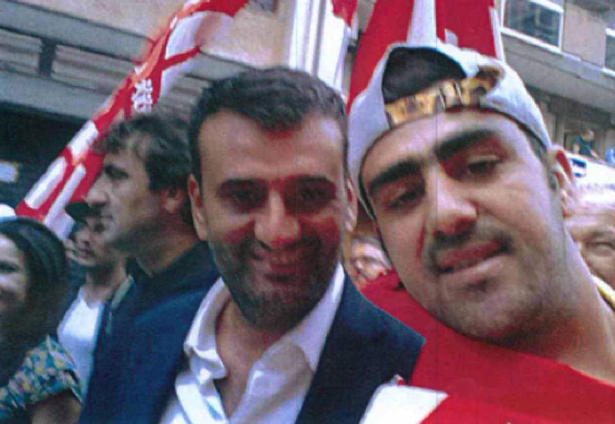 Il sindaco di Bari con Harim Nasiri in una foto scattata durante una marcia