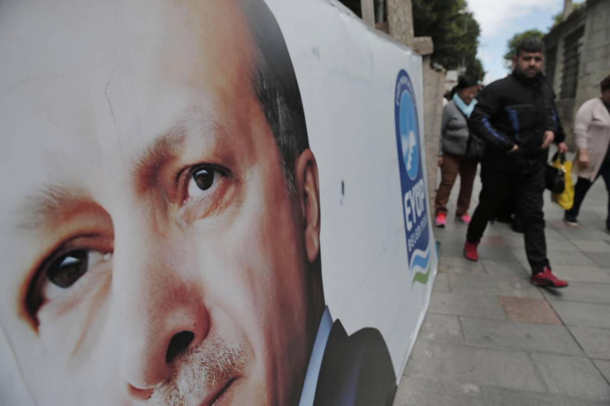 Un poster di Erdoğan affisso a Istanbul