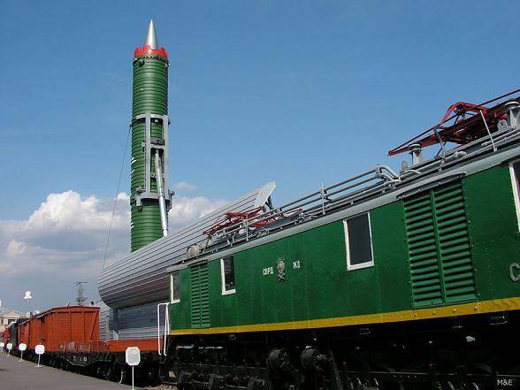 Il primo modello di treno lancia missili russo Molodets poi smantellato