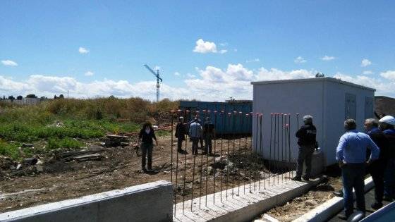 I rom rubano elettricità dal cimitero, operaio muore folgorato