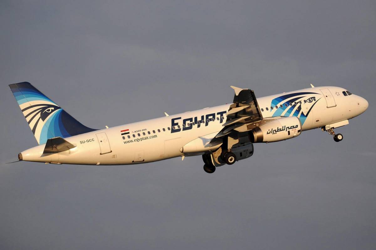 Egyptair, fonti Usa: "Abbattuto da una bomba"