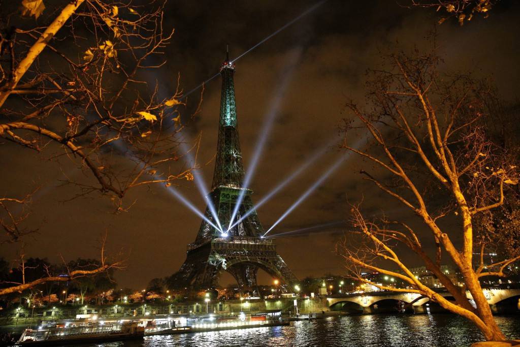 Una notte dentro la Tour Eiffel? Un sogno che per qualcuno si avvererà