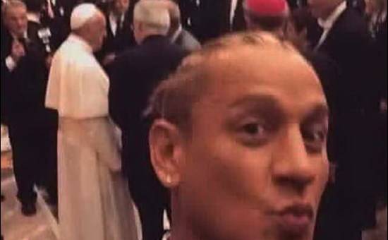 Mexes e la polemica per il selfie con Papa Francesco