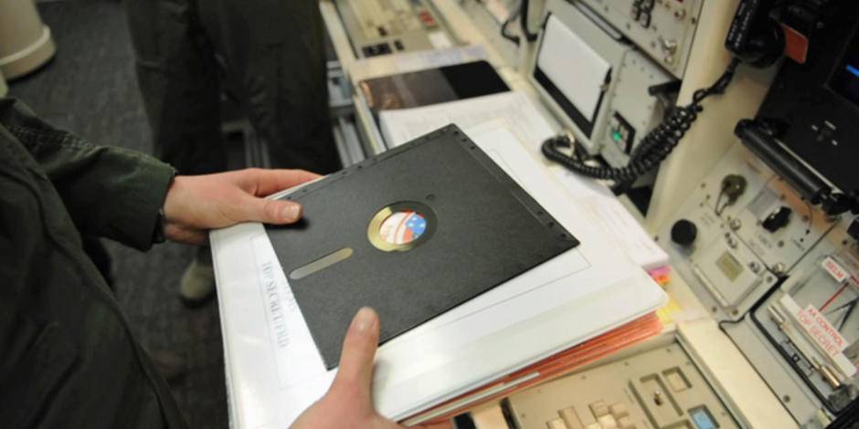 Per lanciare un missile nucleare, il Pentagono utilizza floppy disk da 8 pollici 
