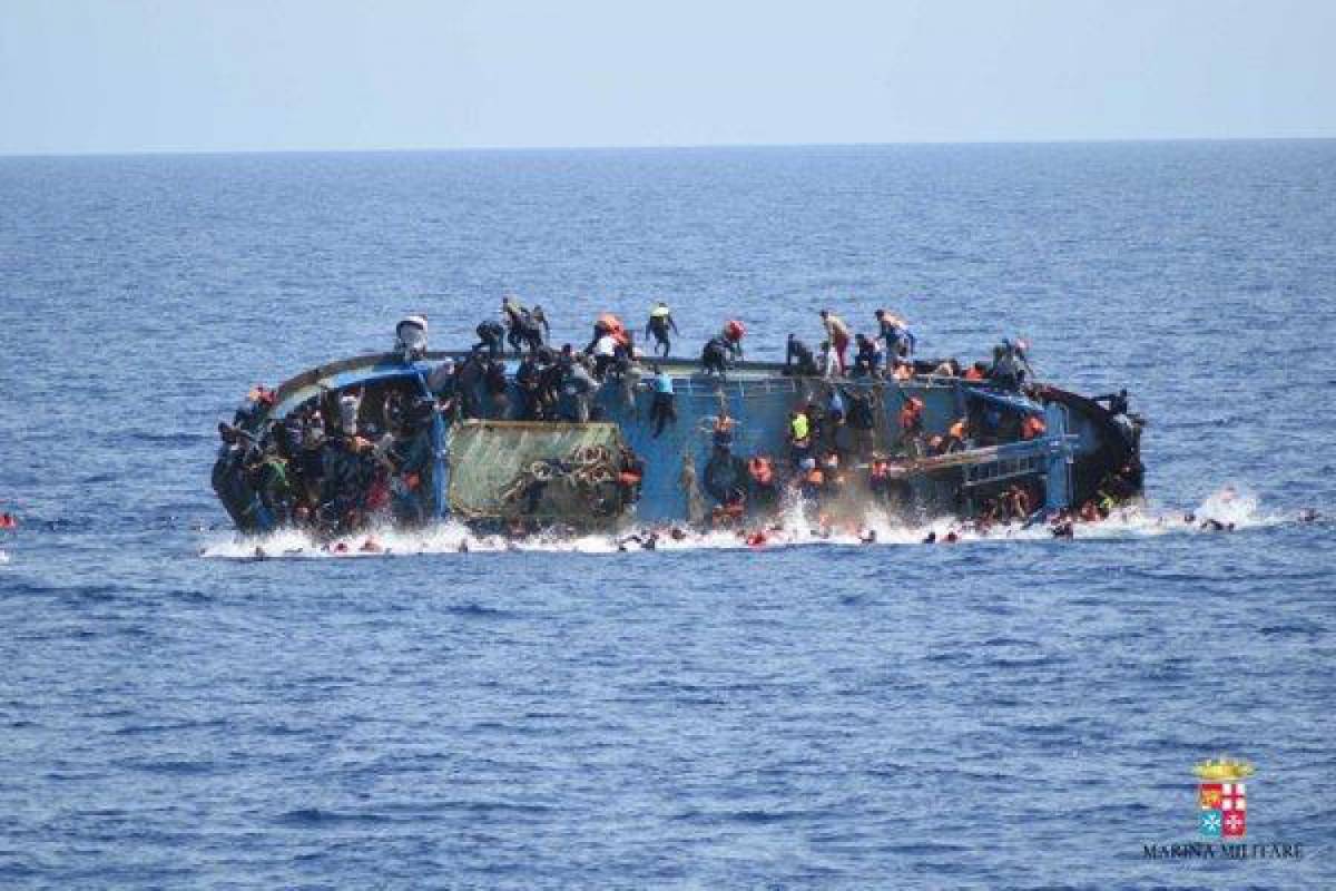 Naufragio, i sopravvissuti: "Con noi 400 migranti dispersi"