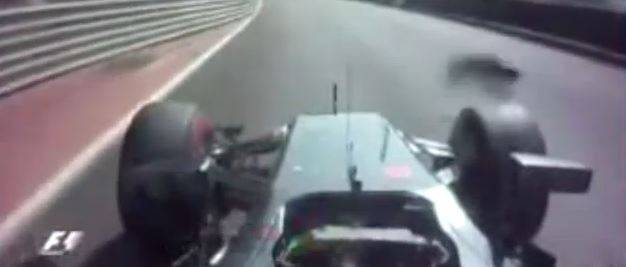 Jenson Button, McLaren colpita da un tombino al Gp di Monaco