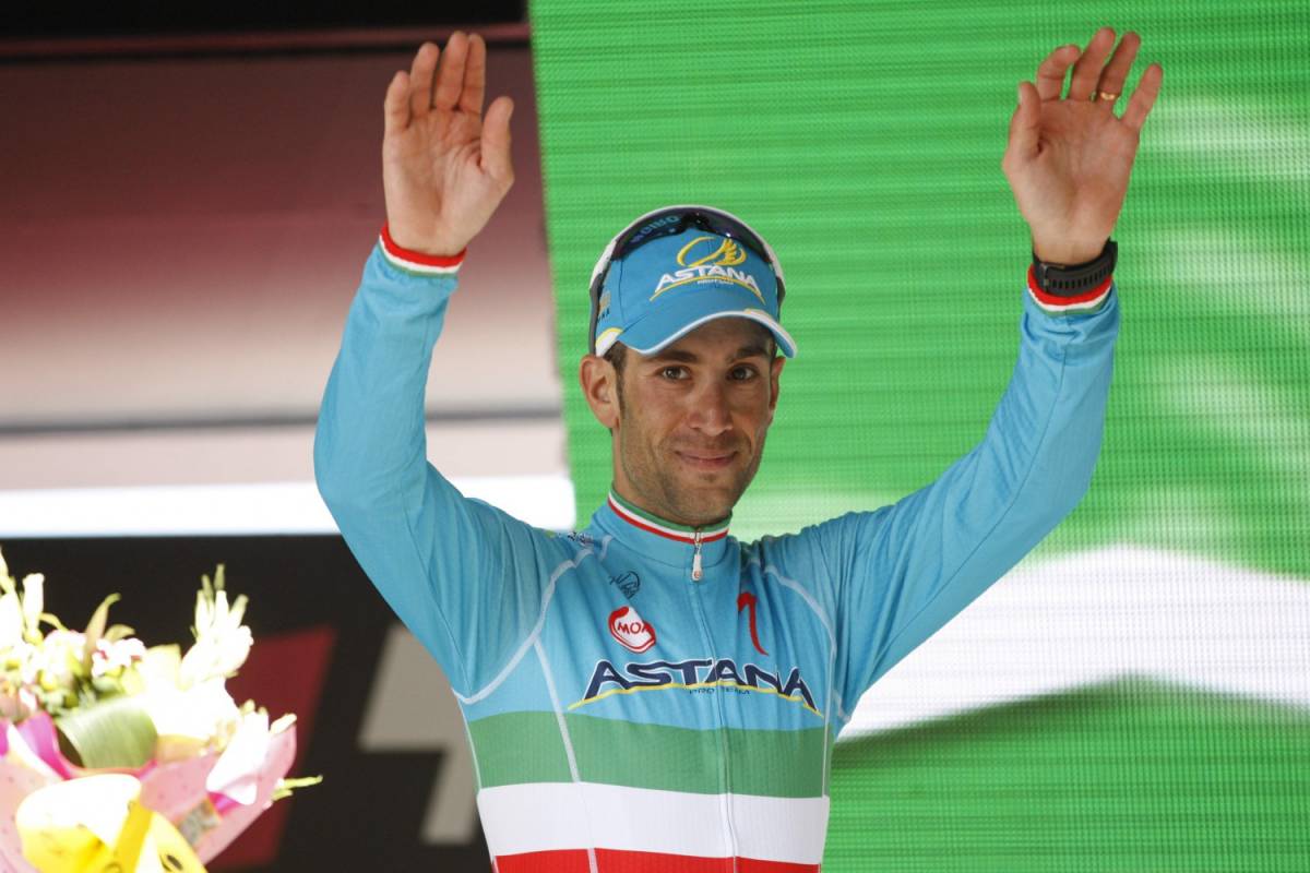 Giro, Nibali vince 19esima tappa. Poi le lacrime e la dedica