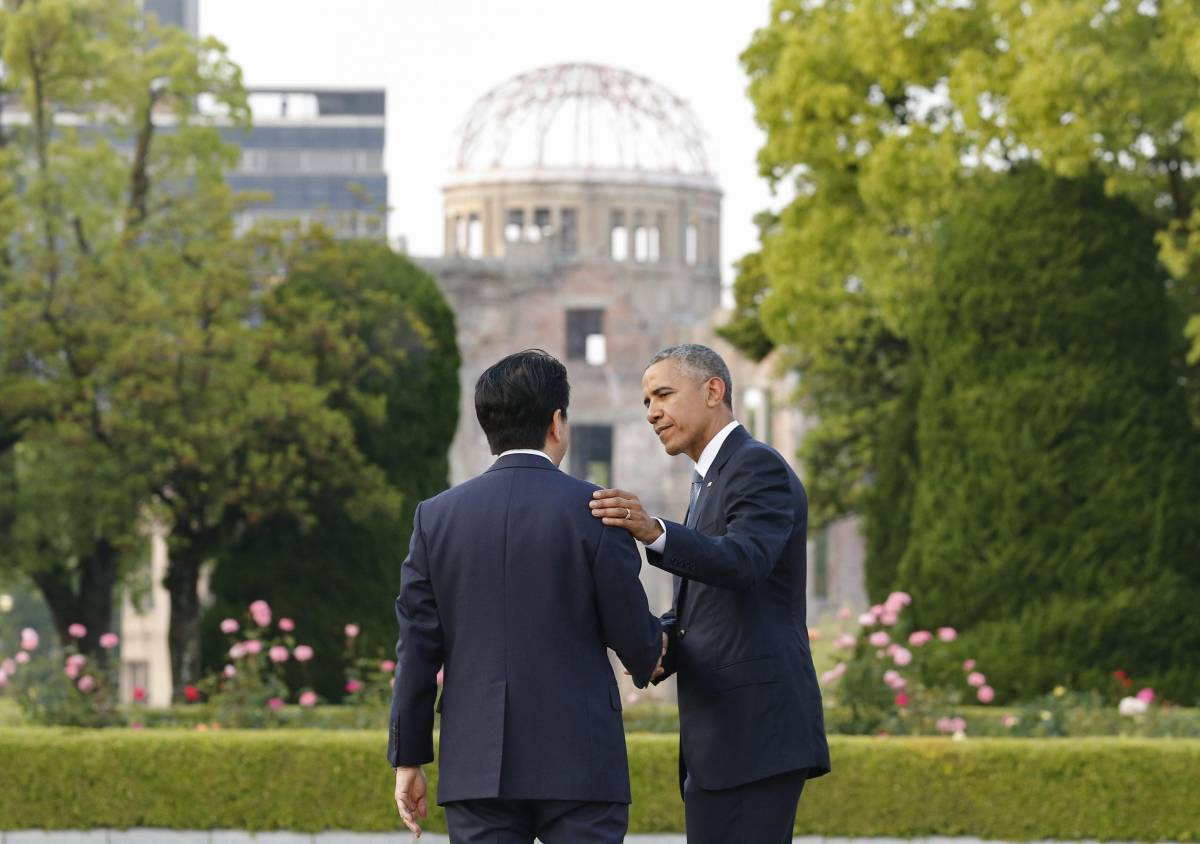 Obama conquista Hiroshima. Lacrime ma niente "sorry"