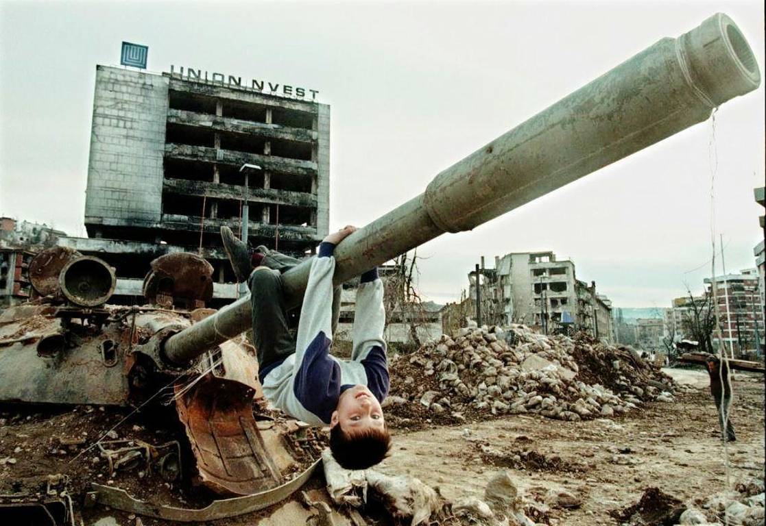 Fuga dall'assedio di Sarajevo per amarsi oltre ogni confine