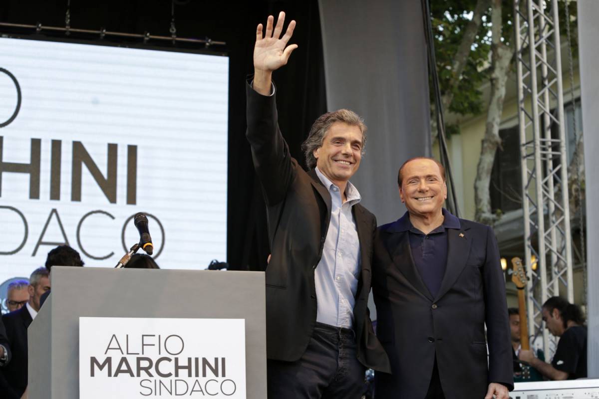 Silvio Berlusconi e Alfio Marchini a Piazza Anco Marzio a Roma