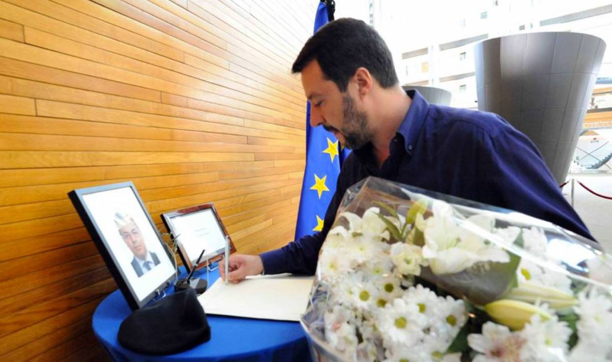 Buonanno, Salvini scrive nel libro di saluti: "Buon viaggio fratello"