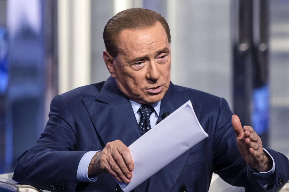 Berlusconi: "No alla fiducia. Serve un centrodestra unito"