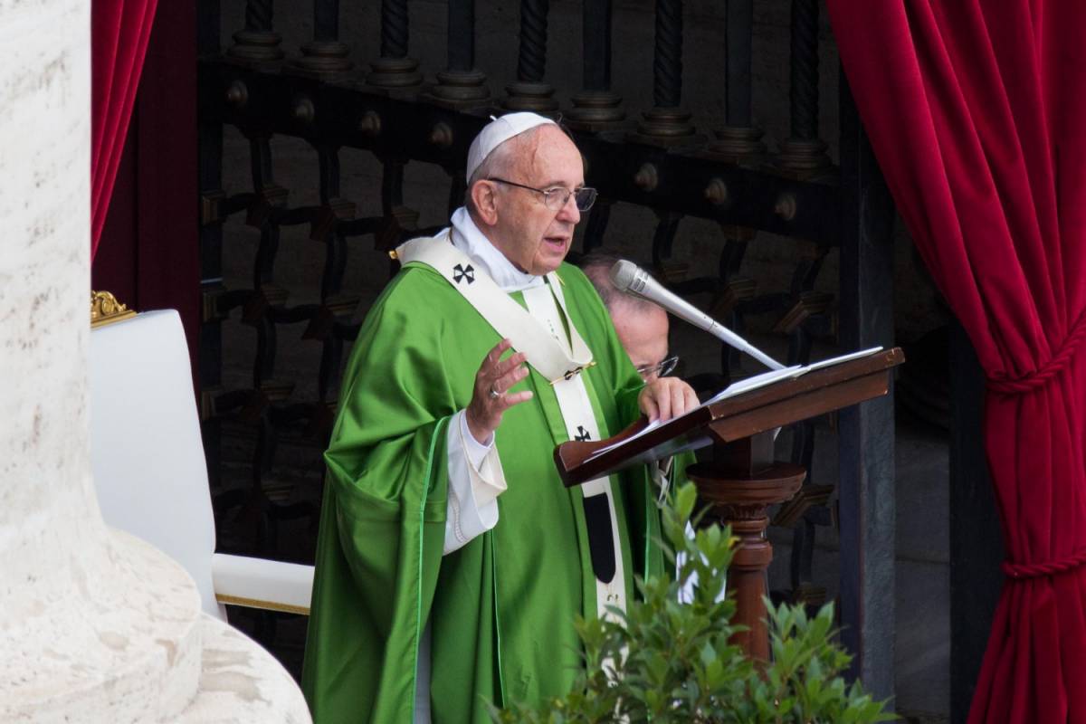 Papa Francesco: "Armi diffuse spavaldamente, fame usata come arma di guerra"