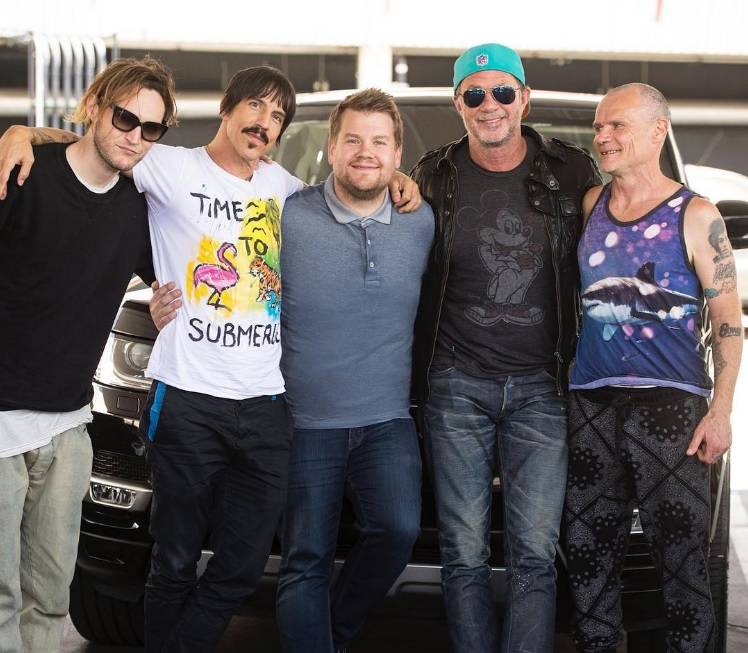Red Hot Chili Peppers nudi per il Carpool Karaoke