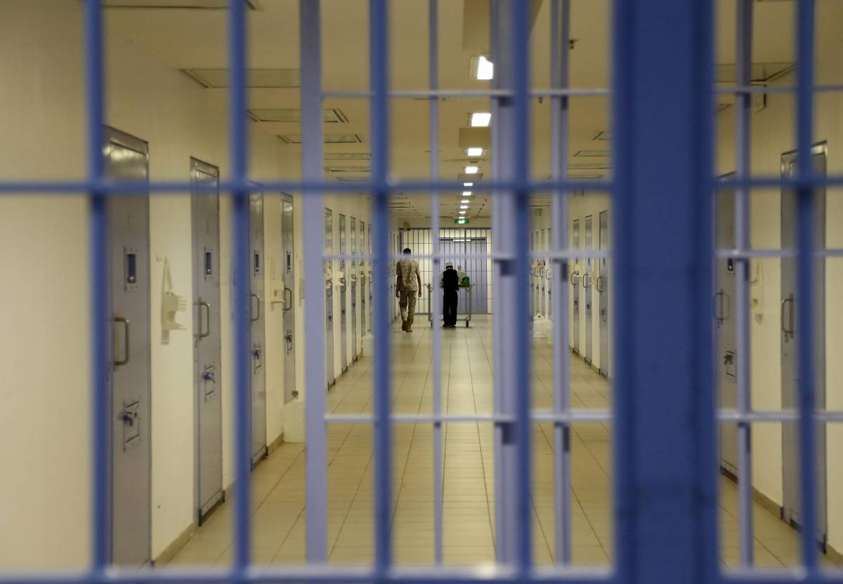 Carceri italiane sempre più piene: oltre 60mila i detenuti in cella. Un terzo sono stranieri