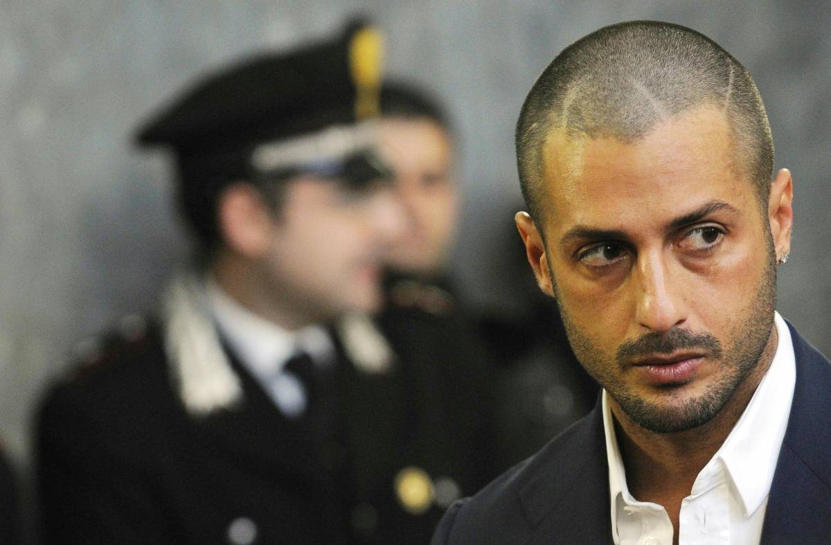 Fabrizio Corona gela la giornalista:  "Come sarò a 50 anni? Non ci arrivo"