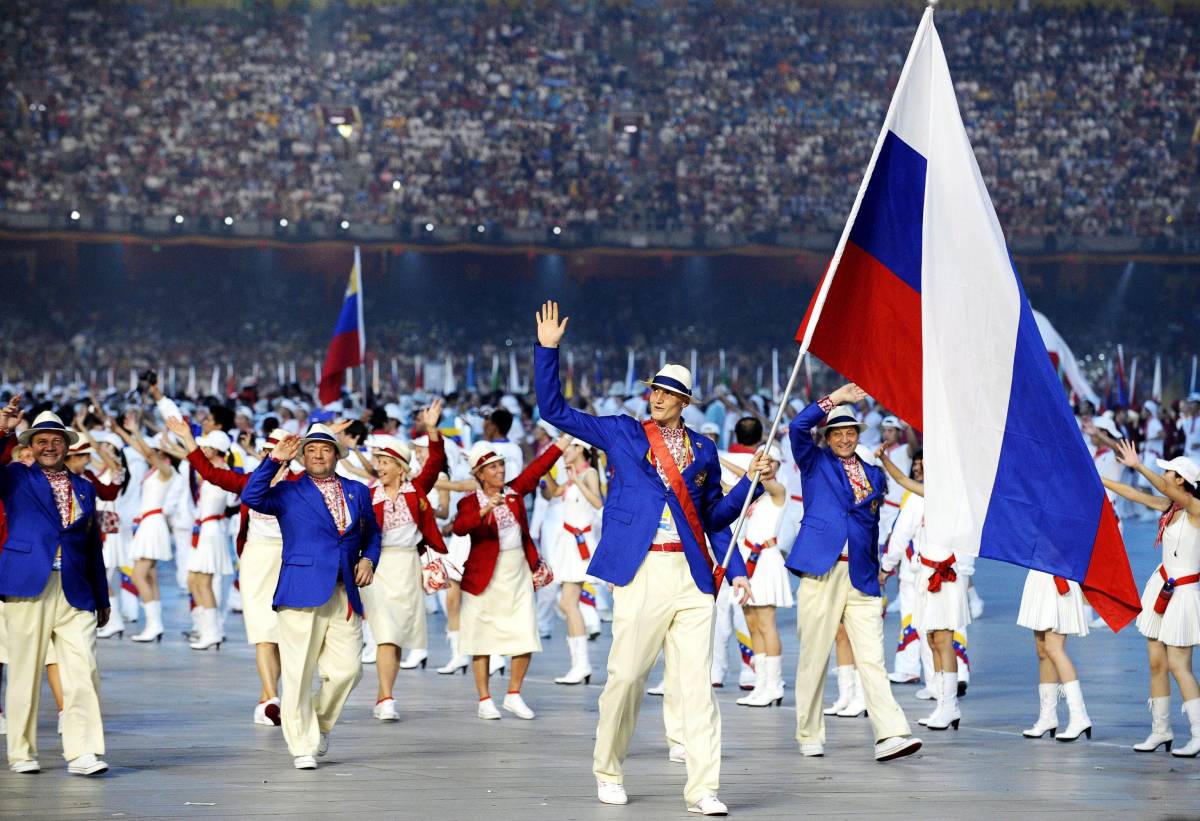 Il team Olimpico russo sfila alle Olimpiadi di Pechino